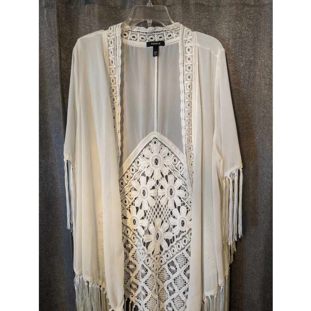 Torrid Size 1-2 White Floral Kimono